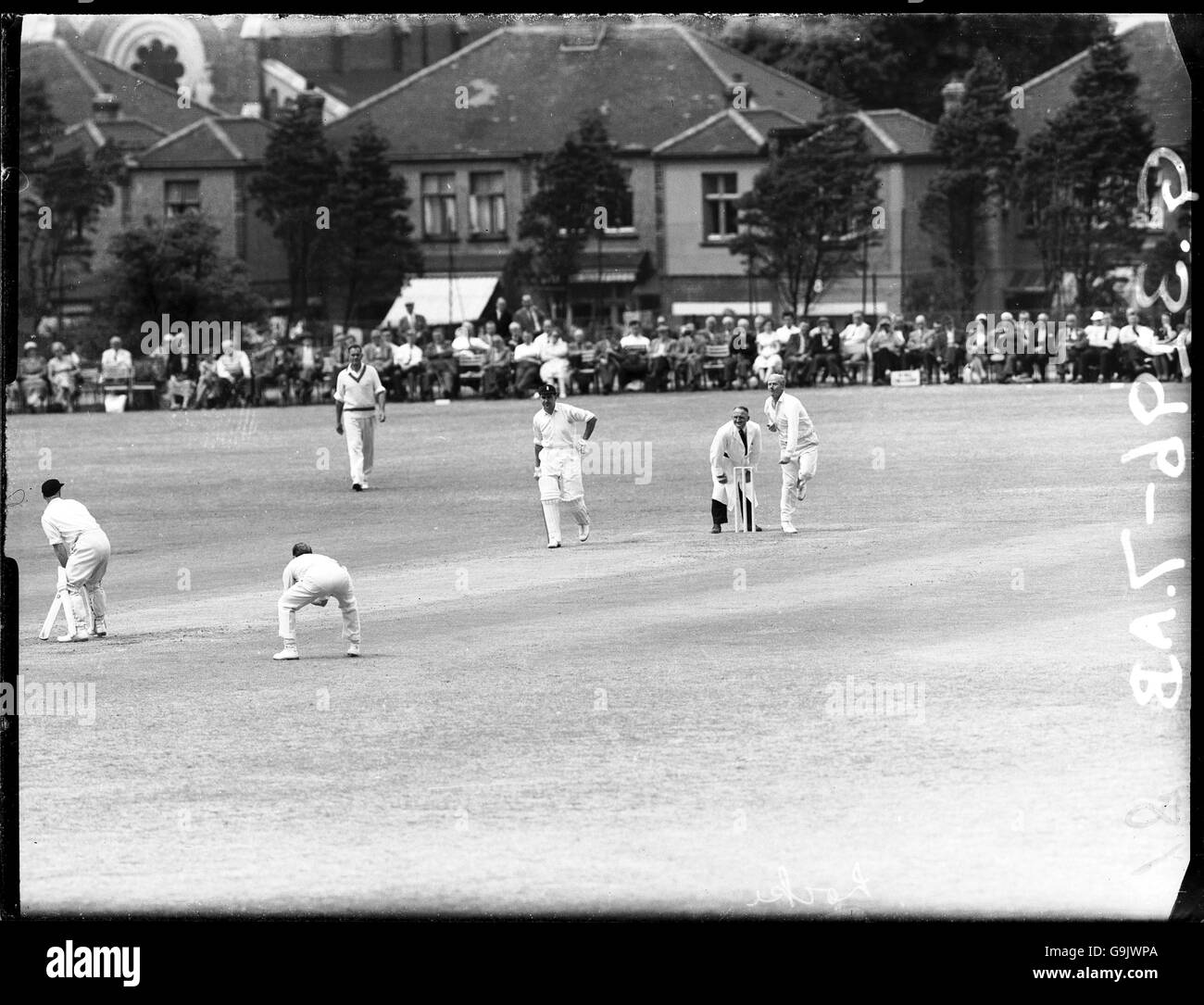 Cricket, Surrey. Il bowling Tony Lock di Surrey Foto Stock