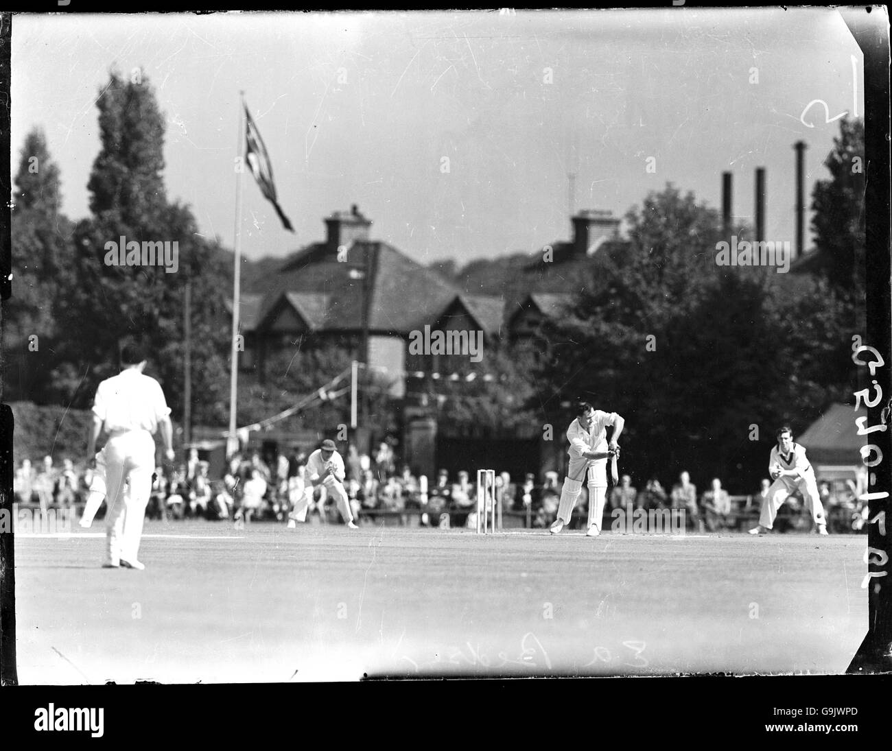 Cricket - Surrey. Battimento di Alec Bedser di Surrey Foto Stock