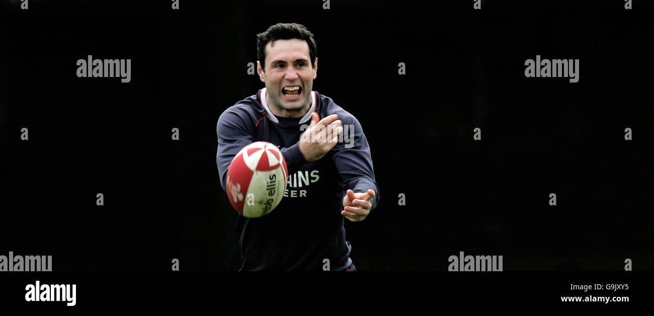 Rugby Union - sessione di addestramento del Galles - Giardini Sophia. Stephen Jones del Galles durante una sessione di formazione al Wales Institute of Sport, Sophia Gardens. Foto Stock