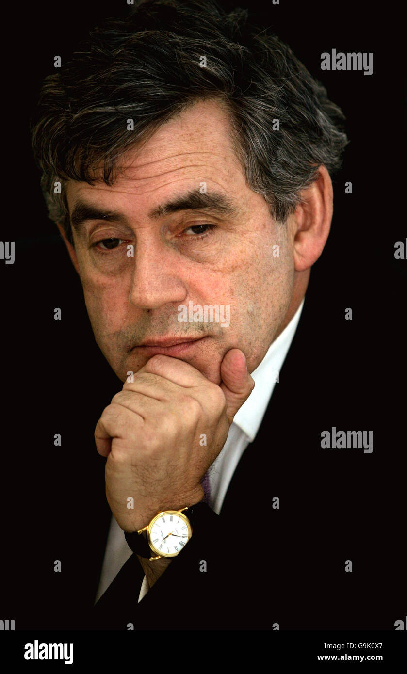 Il Cancelliere Gordon Brown apre il quinto Centro di cura del cancro Maggie presso il Victoria Hospital di Kirkcaldy. Foto Stock