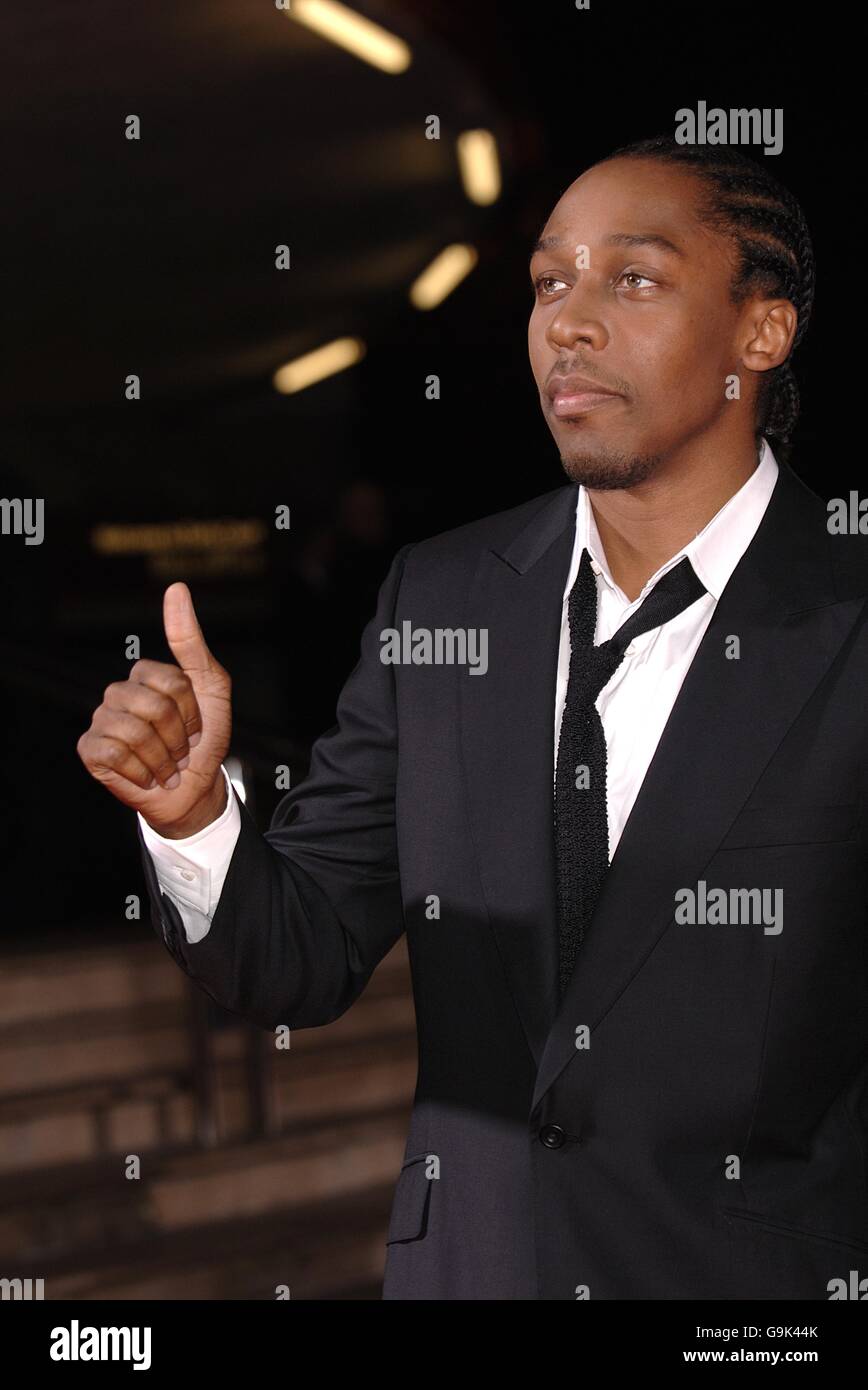 Lemar arriva per i World Music Awards all'Earls Court nel centro di Londra. PREMERE ASSOCIAZIONE foto. Data immagine: Mercoledì 15 novembre 2006. Il credito fotografico dovrebbe essere: Yui Mok/PA Foto Stock