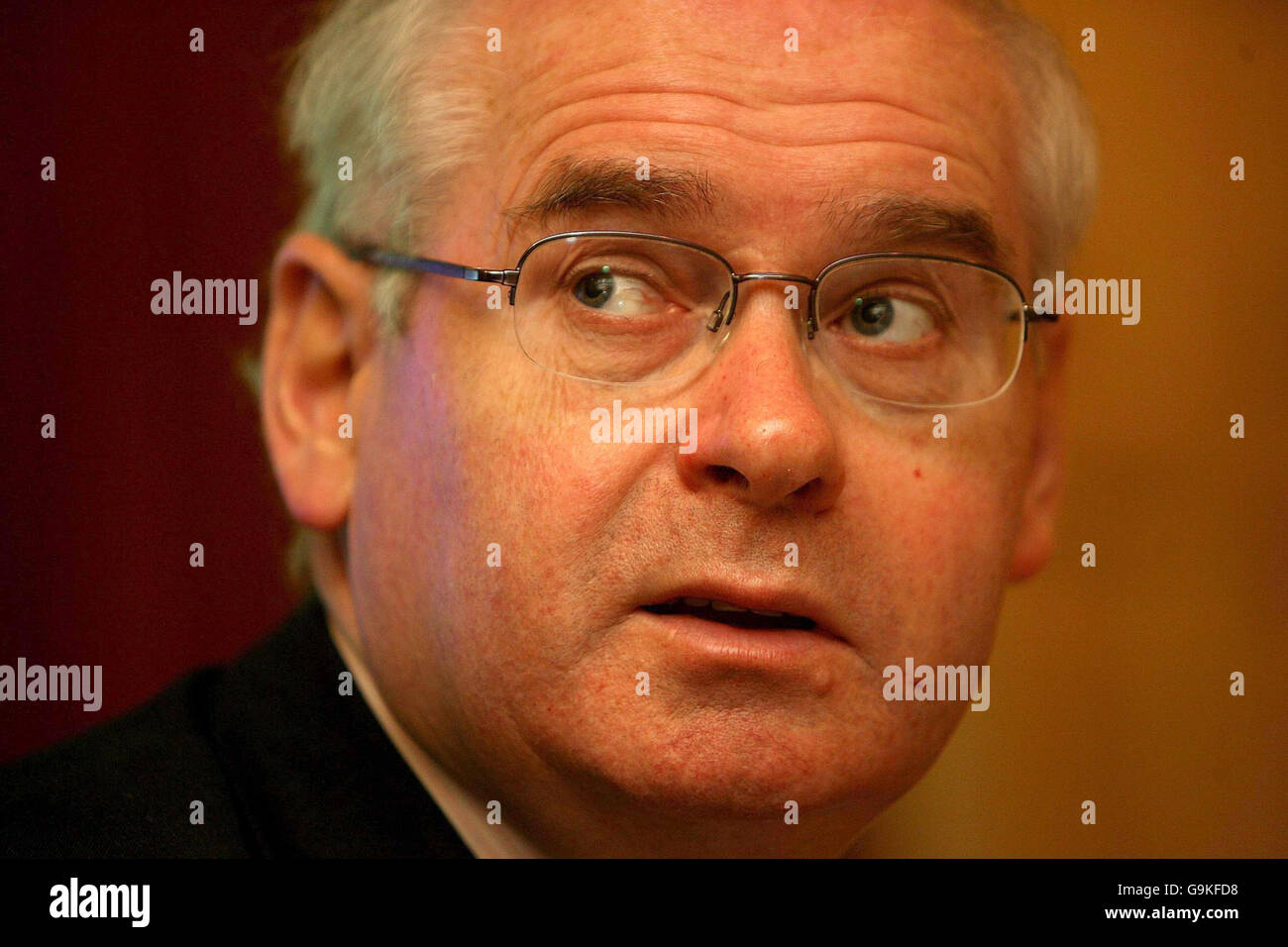 Il Ministro di Stato per la strategia nazionale sulle droghe Noel Ahern TD lancia lo studio del Comitato consultivo nazionale sulle droghe presso il Buswell's Hotel Dublin, che sottolinea la necessità di nuovi indicatori per identificare prima i problemi emergenti in materia di droga nelle comunità di Dublino. Foto Stock