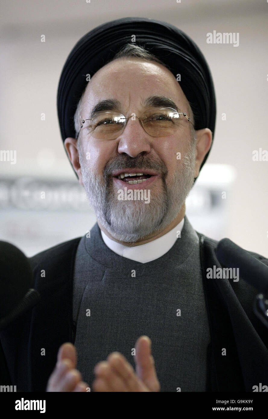 L'ex presidente dell'Iran Mohammad Khatami si rivolge ai musulmani britannici al London Muslim Center, Whitechapel Road, Londra. Foto Stock