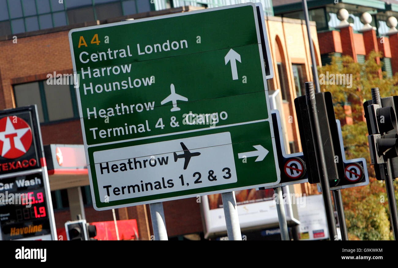 Stock generico Heathrow. Indicazioni per l'aeroporto Heathrow di Londra. Foto Stock