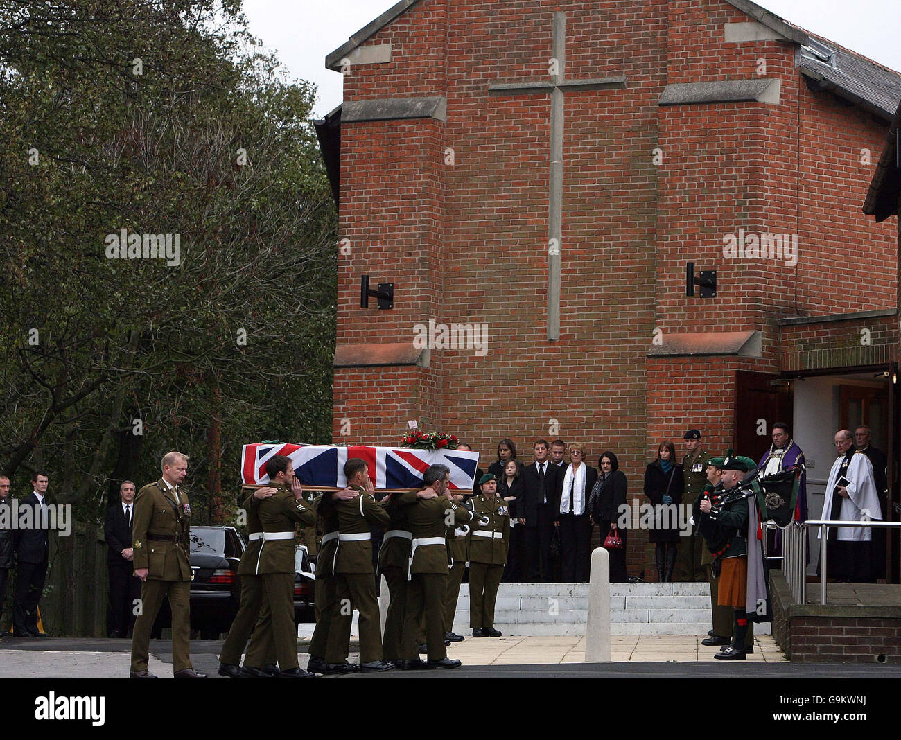 Il funerale del sergente Sharron Elliott si svolge presso la chiesa di San Lorenzo, a South Shields. Foto Stock