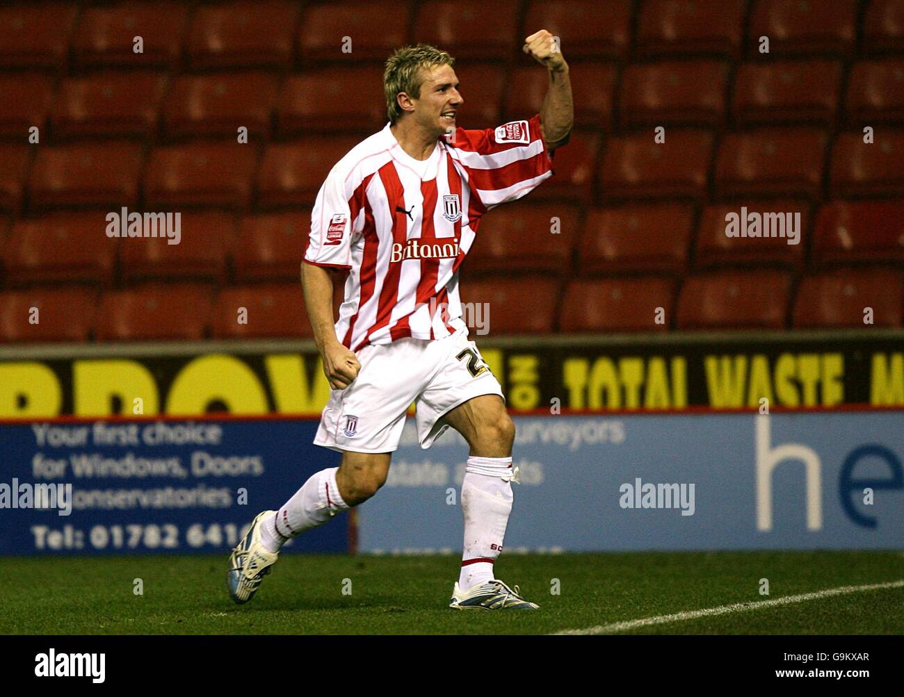 Calcio - Coca-Cola Football League Championship - Stoke City v Cardiff City - Brittania Stadium. Il Liam Lawrence di Stoke City celebra il suo obiettivo Foto Stock