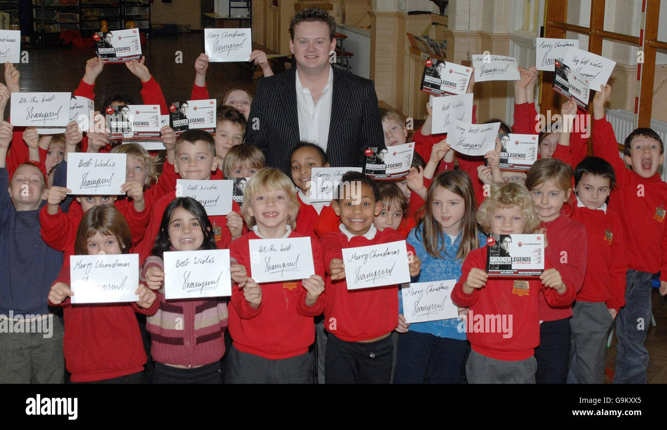 Snooker - Shaun Murphy Photo Call - Scarcroft School. L'ex campione del mondo di snooker Shaun Murphy visita i bambini alla scuola primaria di Scarcroft, York. Foto Stock