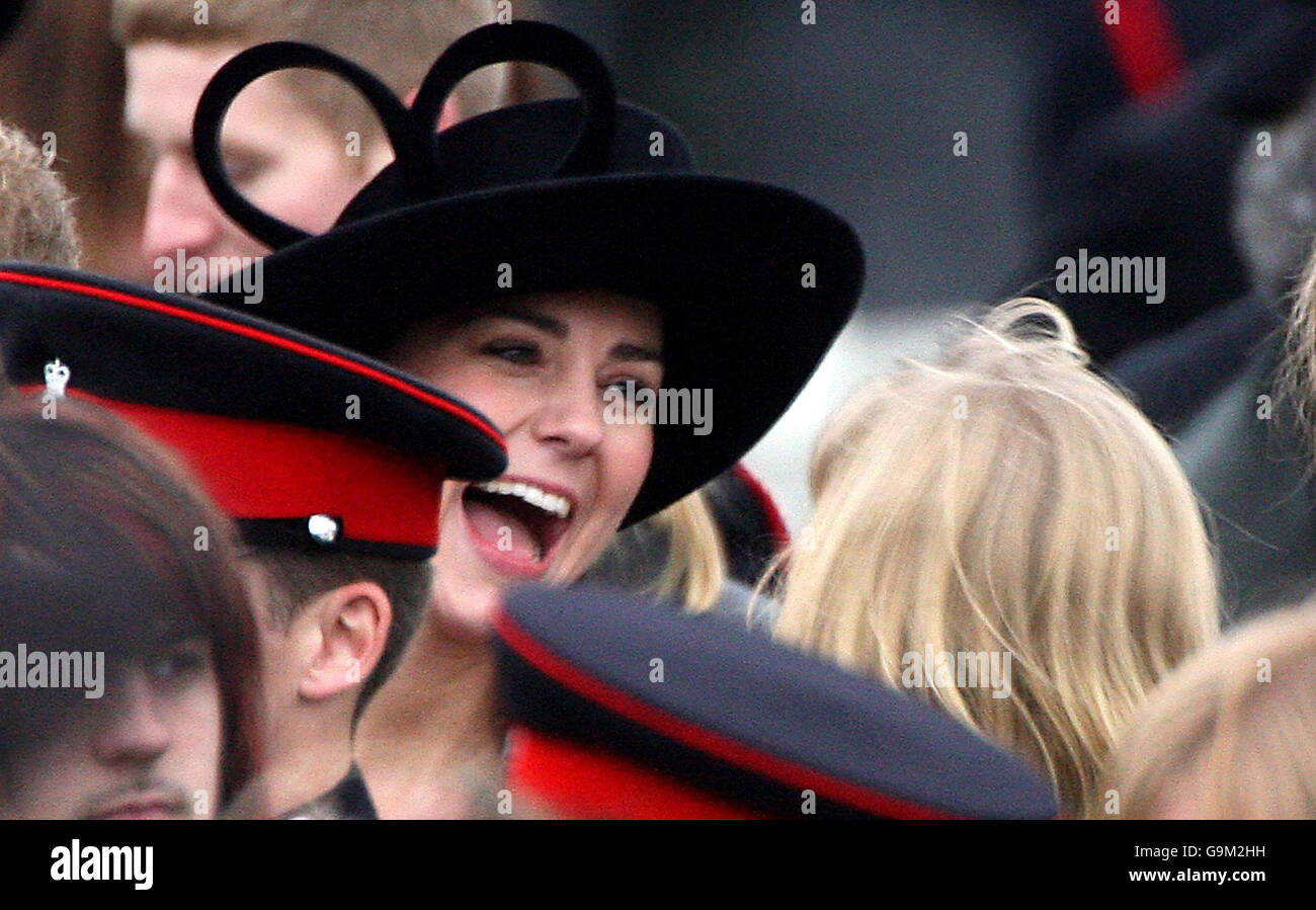 Il principe William passando a Sandhurst Foto Stock