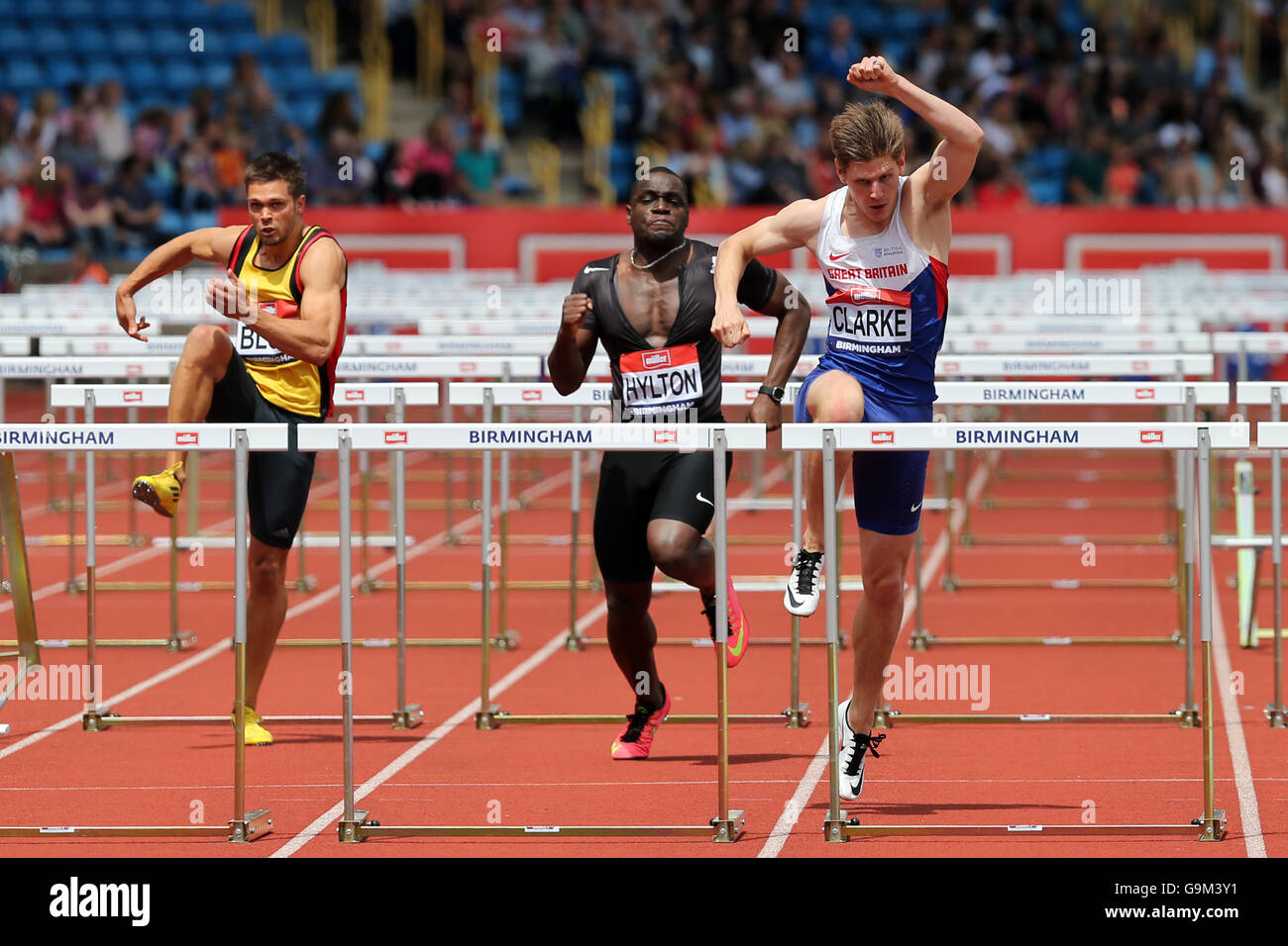 Andy BLOW, Giuseppe HYLTON & Lawrence CLARKE 110m ostacoli - calore 3, 2016 del Campionato Britannico, Birmingham Alexander Stadium Regno Unito. Foto Stock