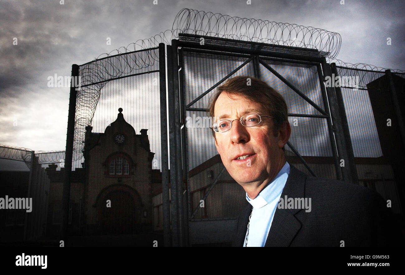 Moderatore dell'Assemblea Generale della Chiesa di Scozia la destra Rev. Alan McDonald visita la prigione di Saughton a Edimburgo come parte della settimana Nazionale dei prigionieri. Foto Stock