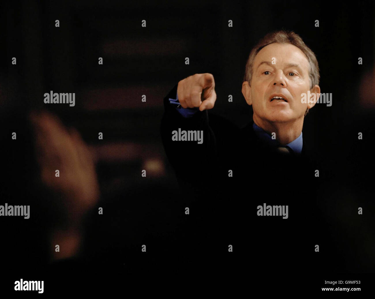 Il primo ministro britannico Tony Blair durante la sua conferenza stampa mensile di Downing Street. Foto Stock