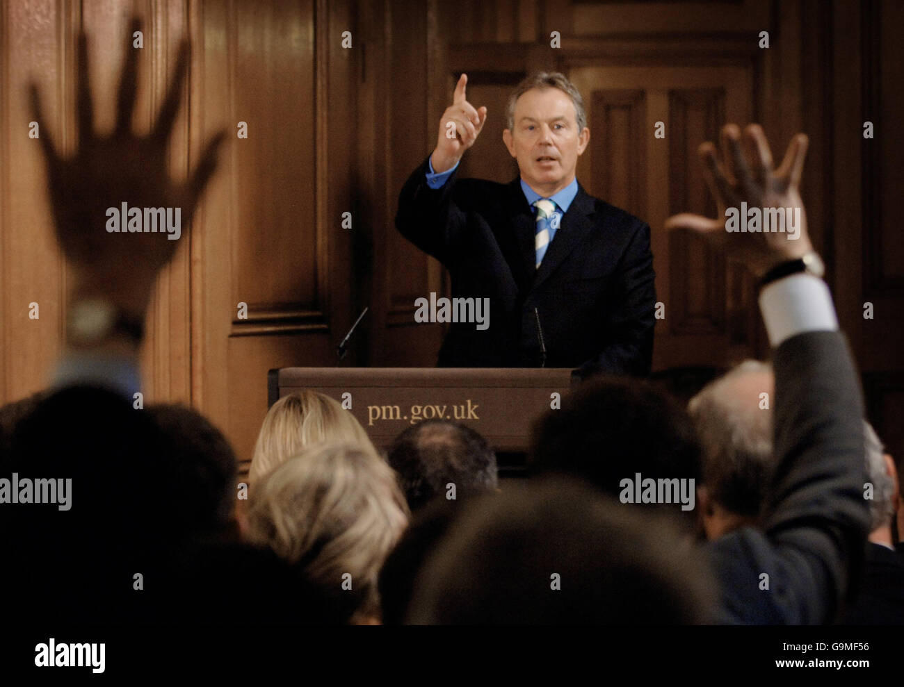 Il primo ministro britannico Tony Blair durante la sua conferenza stampa mensile di Downing Street. Foto Stock