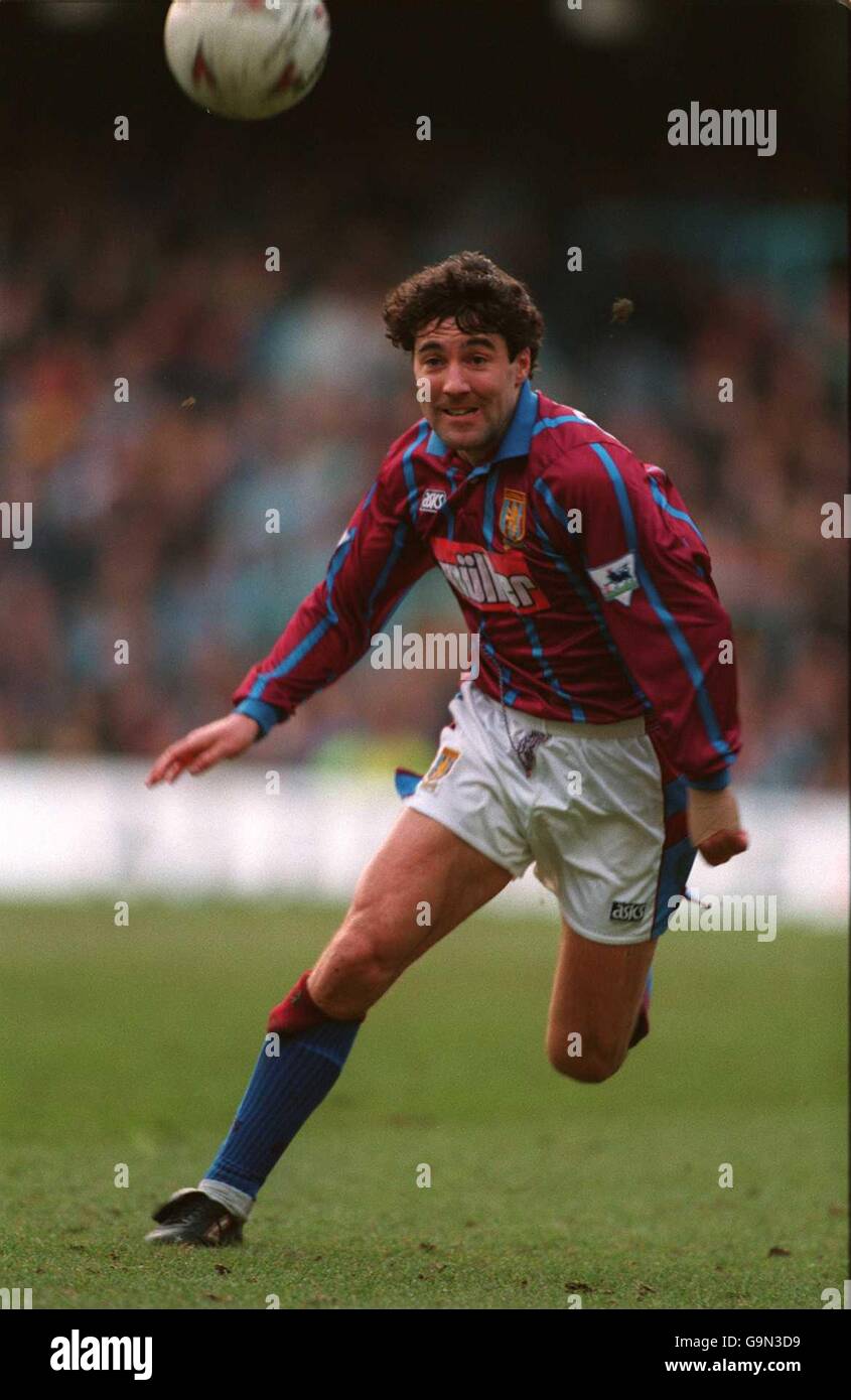 26-APR-94 ... Biblioteca di calcio ... Dean Saunders, Aston Villa Foto Stock