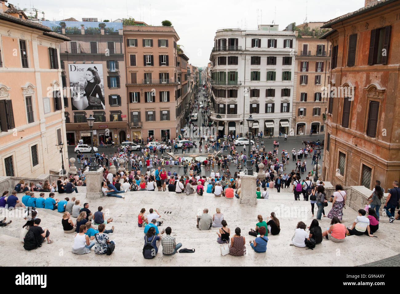 I turisti a Piazza di Spagna e la Scalinata di piazza di Spagna, Roma, Italia, 26.9.2012: per solo uso editoriale! Foto Stock
