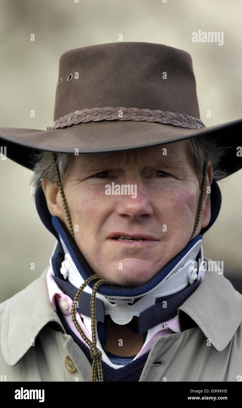 Allenatore di cavalli da corsa pensionato Ian Balding al Kempton Park. Foto Stock