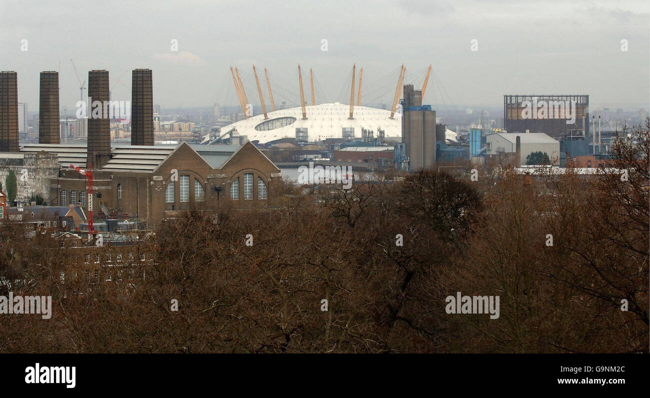 Una vista dal Greenwich Park del Millennium Dome a sud di Londra, una delle sette aree più in anticipo tra le quali è stata scelta la prima sede del supercasinò britannico. Foto Stock
