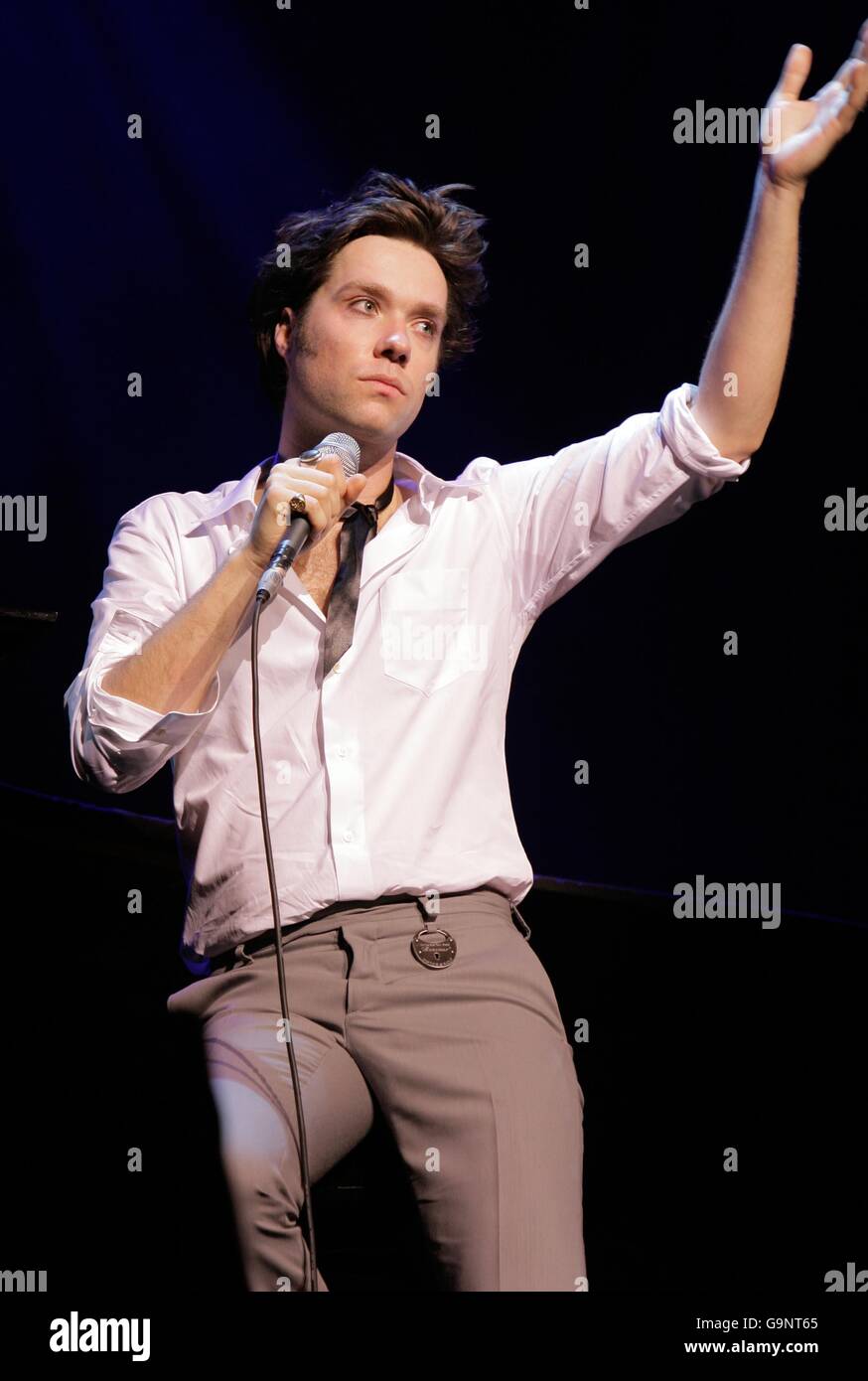 Rufus Wainwright esegue un revival del leggendario concerto della Carnegie Hall di Judy Garland al London Palladium nel centro di Londra. Foto Stock