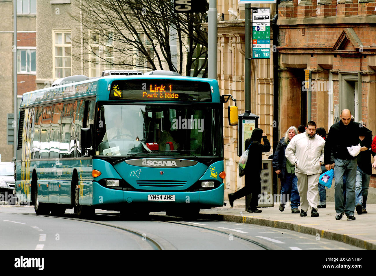 I passeggeri lasciano un autobus al centro di Nottingham. STAMPA ASSOCIAZIONE Foto, Lunedi 19 2007 febbraio.. Rui Vieira/PA Foto Stock