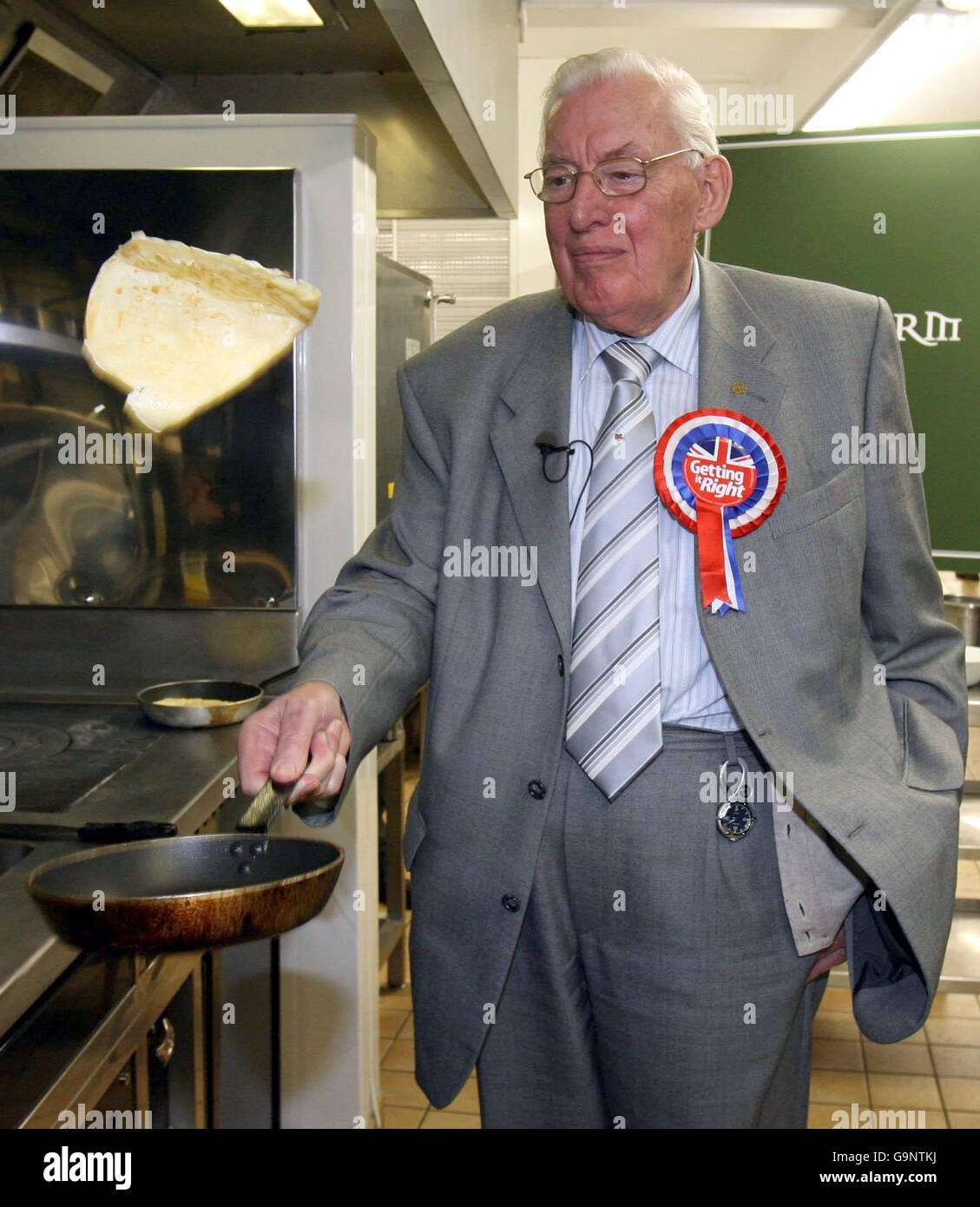 Ian Paisley fu lanci pancake Foto Stock