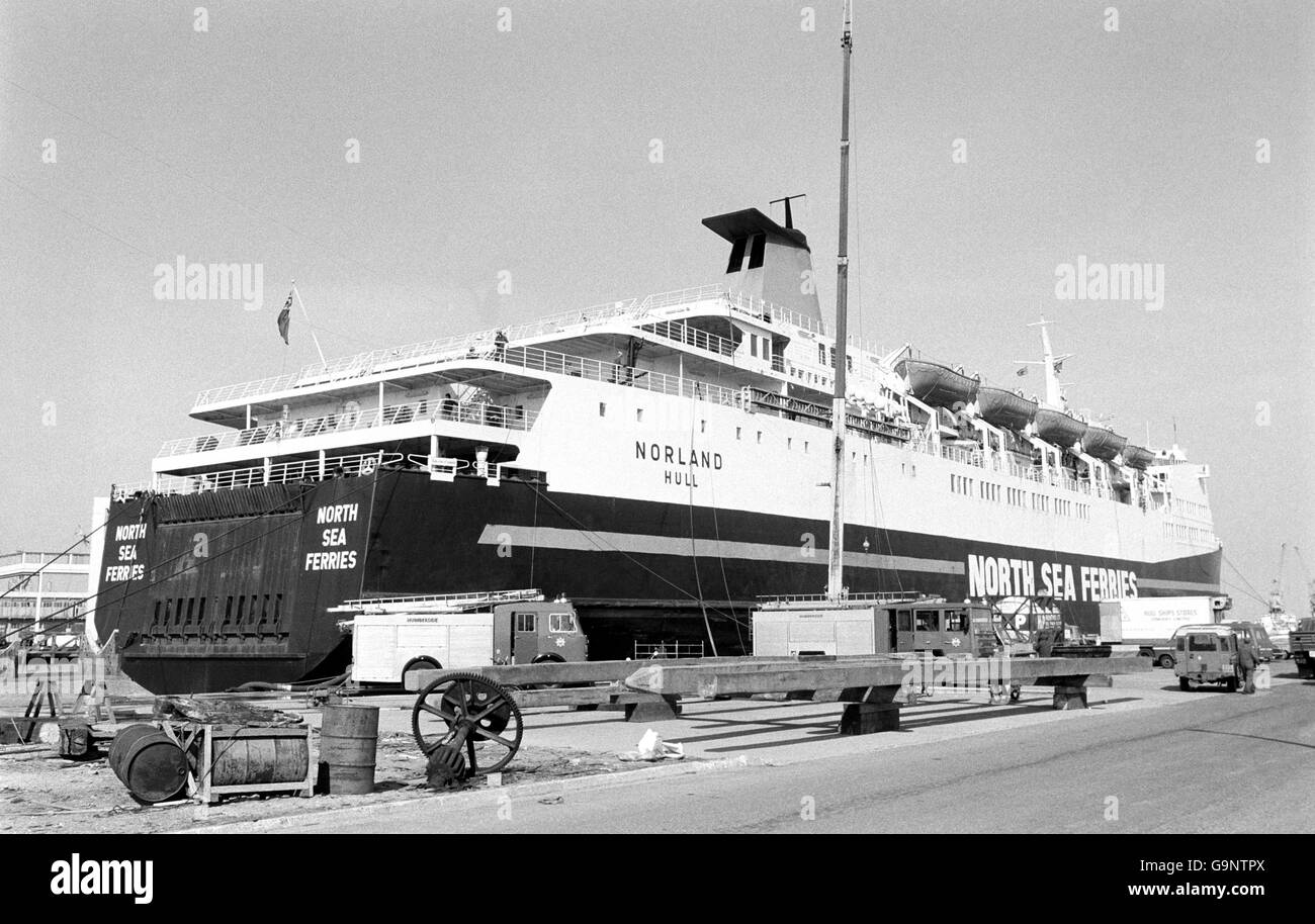 Il traghetto del Mare del Nord Norland a Hull dopo che è stata richiesta dalla marina reale per unirsi alla task force Falklands. Foto Stock