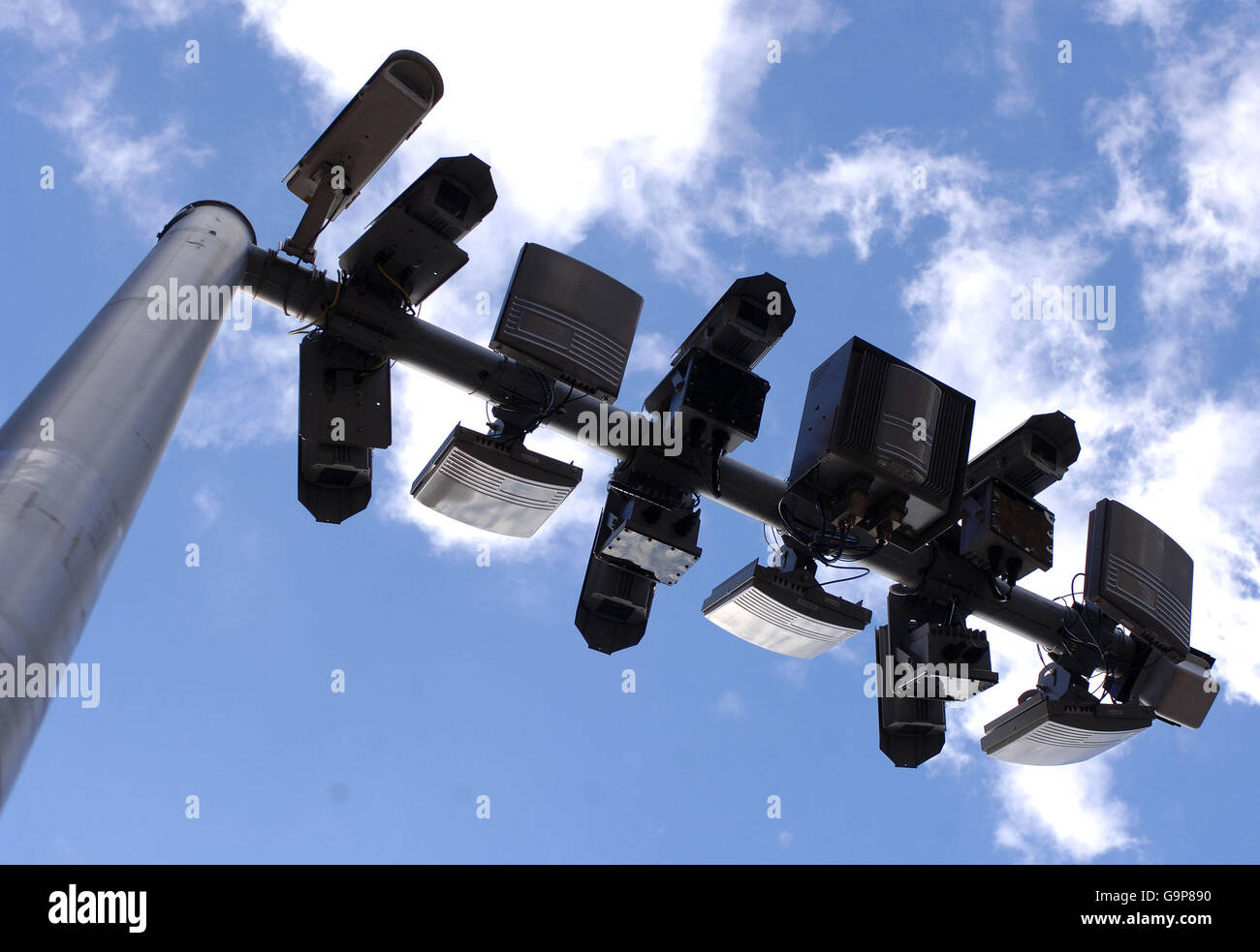 Immagine di stock di velocità nel traffico di applicazione (telecamere autovelox) situato su Borough High Street a Londra. Stampa foto di associazione. Picture Data: venerdì 02 marzo 2007. Foto di credito dovrebbe leggere: Clara Molden/PA. Foto Stock