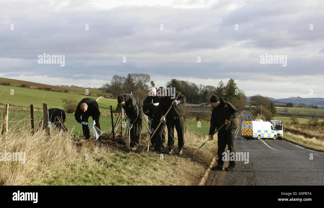 5 muoiono in incidente stradale. Tayside polizia in scena del crollo della strada sulla A85 Perth-Crieff strada dove cinque persone sono state uccise. Foto Stock