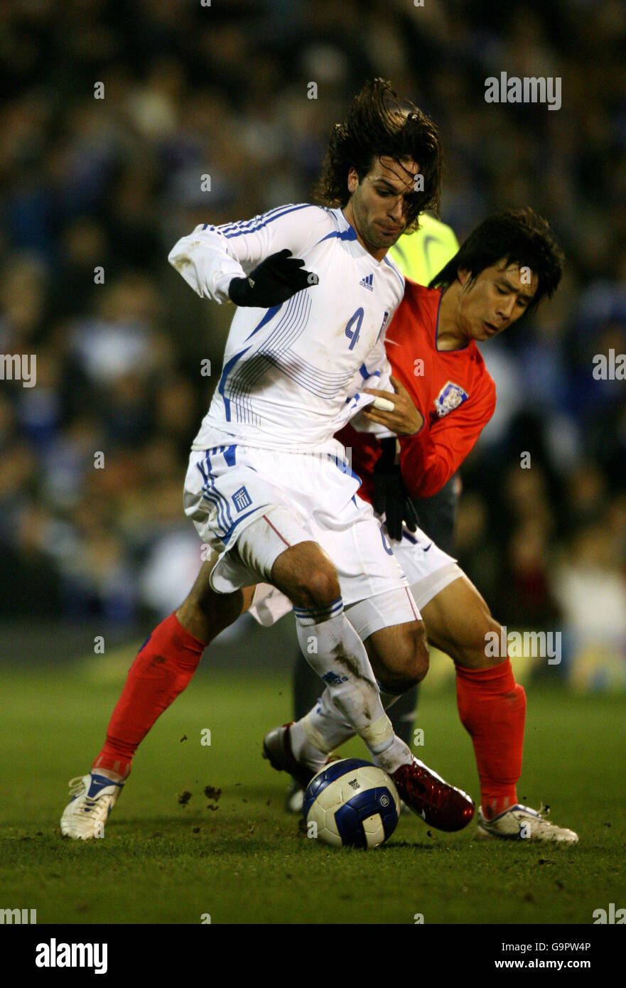 Calcio - Internazionale amichevole - Grecia / Corea del Sud - Craven Cottage. Georgios Samaras in Grecia e Oh Beom Seok in Corea del Sud Foto Stock