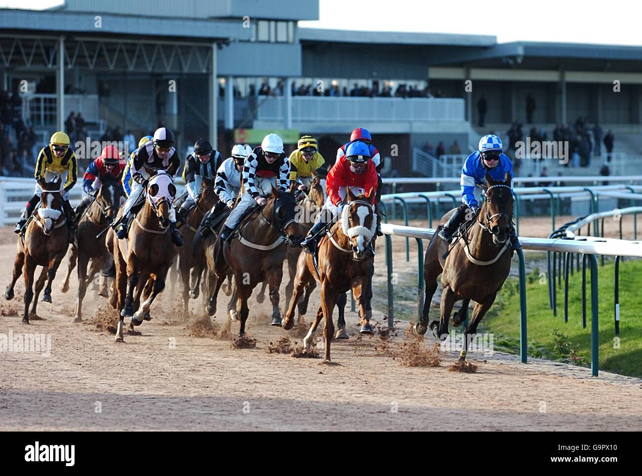 Corse ippiche - Ippodromo di Southwell. Azione dal Pontin's Family Holidays classificati Stakes Foto Stock