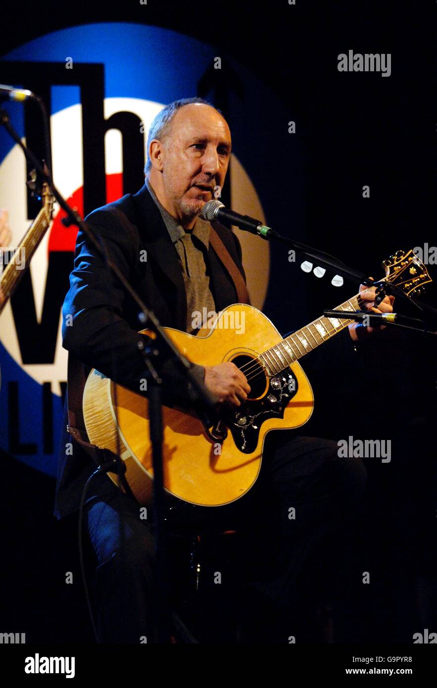 Pete Townshend dell'OMS presso l'ospedale di Covent Garden, nel centro di Londra, dove hanno annunciato che avrebbero intrapreso un tour mondiale, a partire da Lisbona il 16 maggio 2007. I biglietti per il tour saranno in vendita lunedì 12 febbraio 2007. Foto Stock