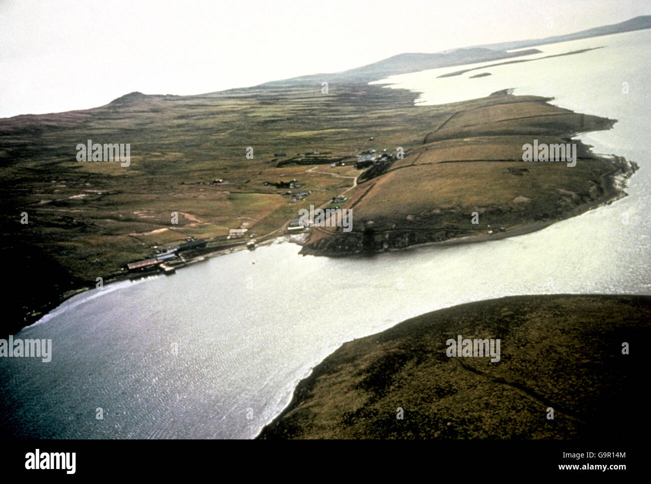 Port San Carlos, un luogo di bellezza sulle Isole Falkland nel Sud Atlantico. Foto Stock