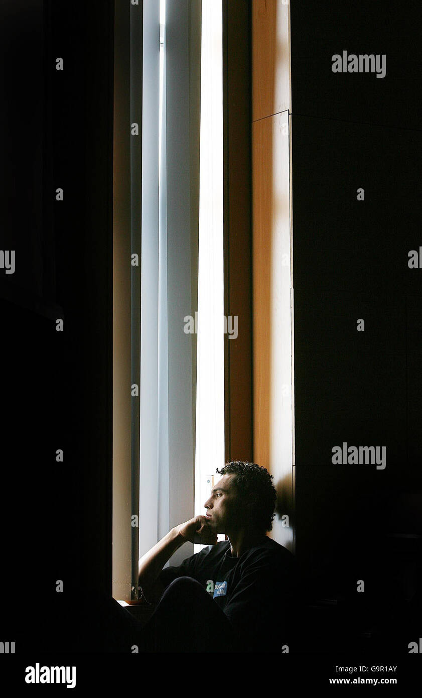 La star del GAA Sean Og o'Halpin all'University College di Dublino per il lancio del sito www.pleasetalk.ie, che mira a combattere l'ansia e il suicidio tra gli studenti. Foto Stock