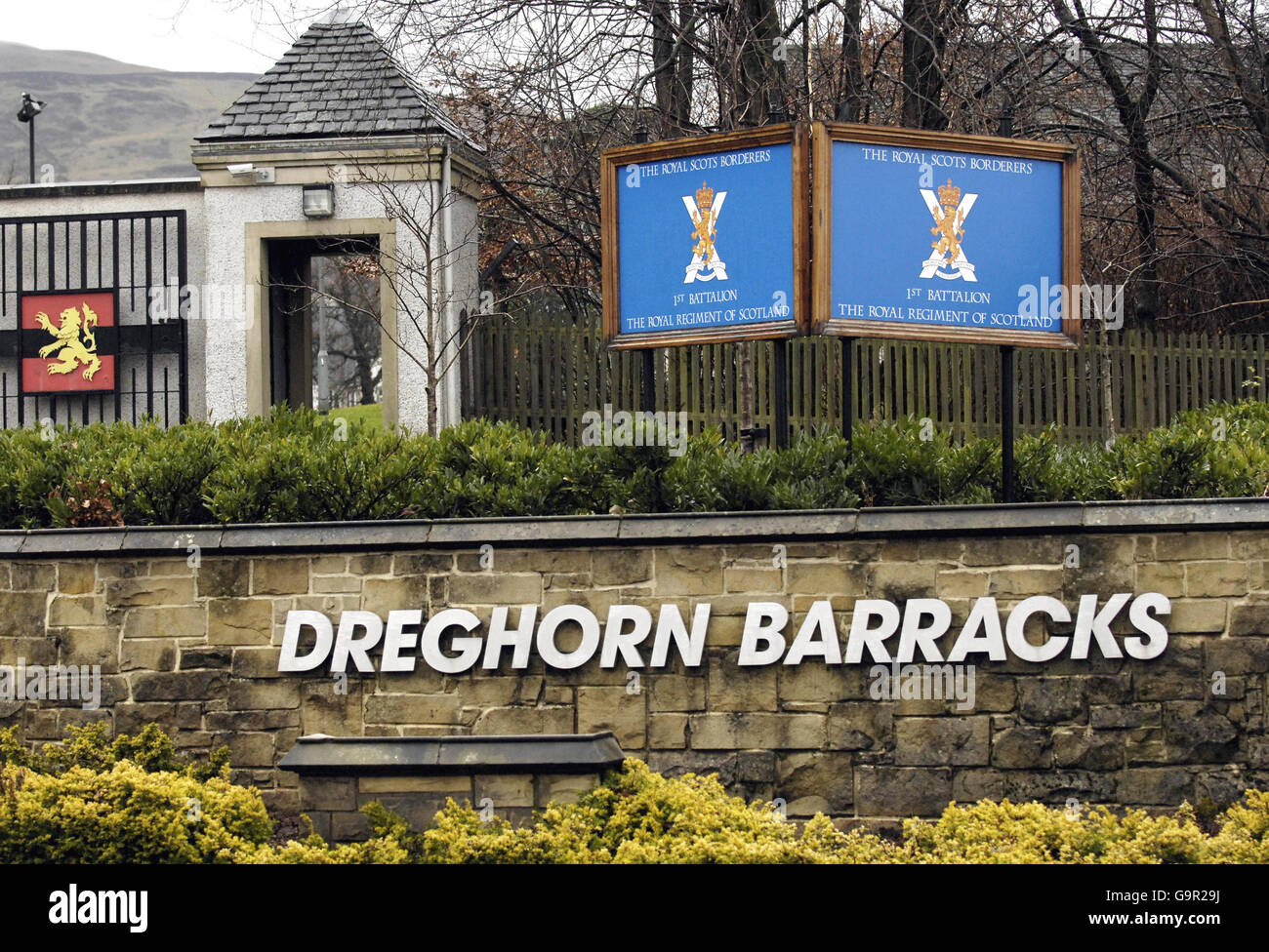 Soldati dimessi dopo il fallimento del test sulle droghe. Vista generale dell'ingresso alla caserma di Dreghorn a Edimburgo. Foto Stock