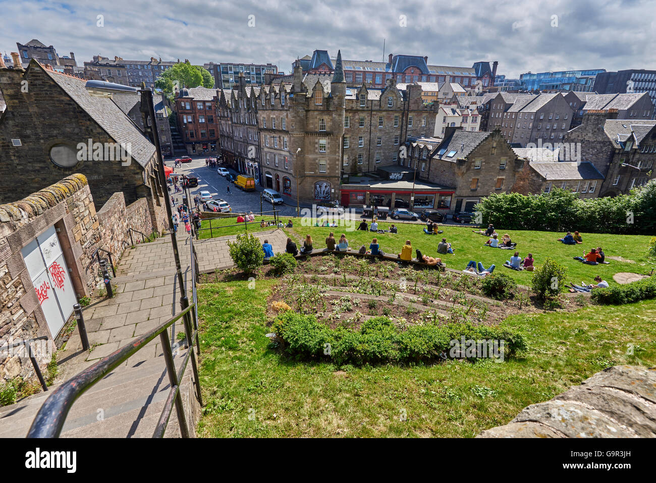 Il Grassmarket è una storica piazza del mercato e un spazio eventi nella Città Vecchia di Edimburgo, Scozia Foto Stock