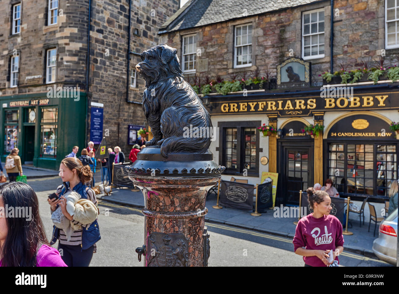 Greyfriars Bobby era un Skye Terrier che presumibilmente ha trascorso 14 anni custodisce la tomba del suo proprietario Foto Stock