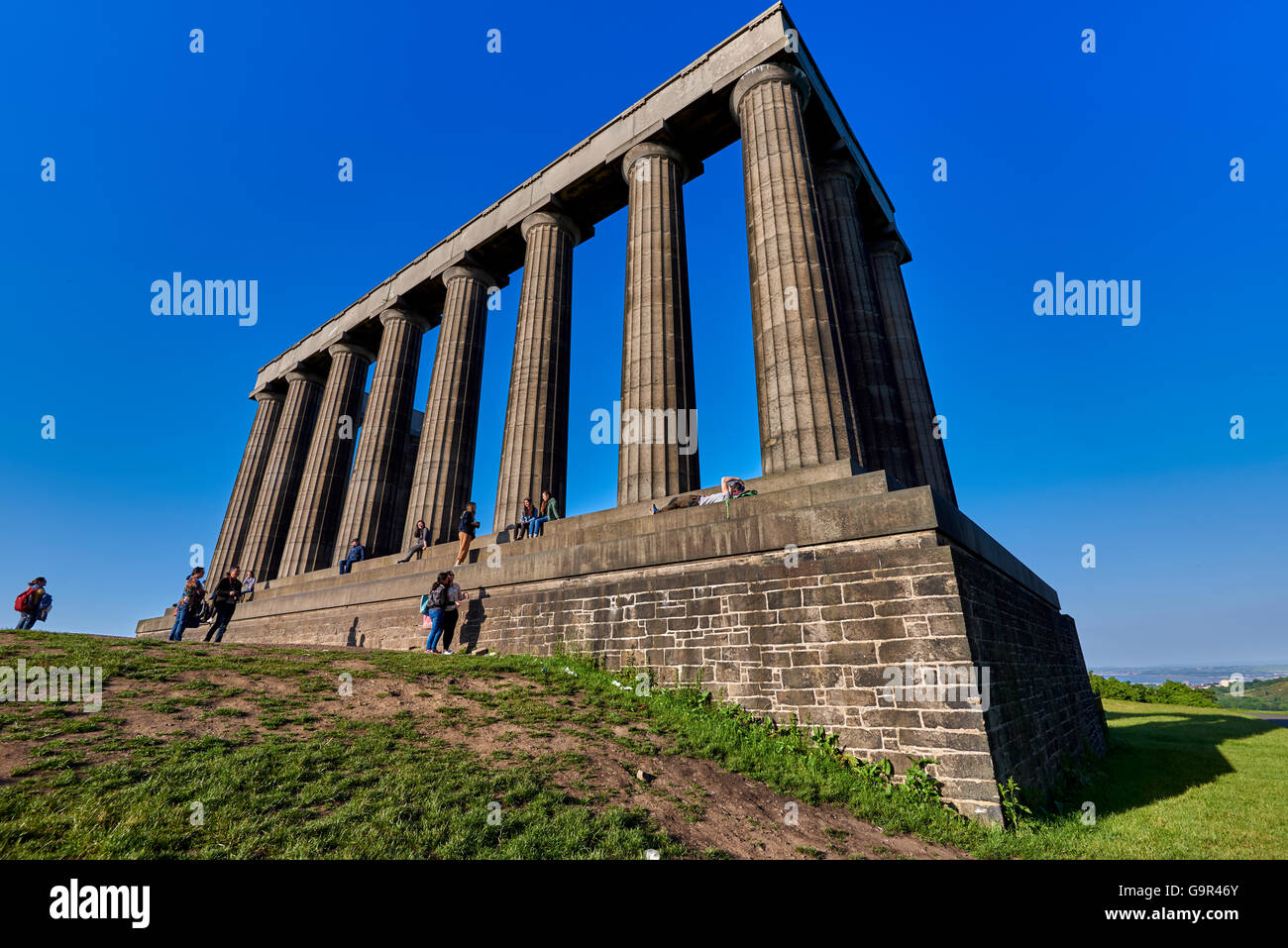 Il Monumento Nazionale di Scozia, su Calton Hill di Edimburgo, in Scozia è il memoriale nazionale Foto Stock