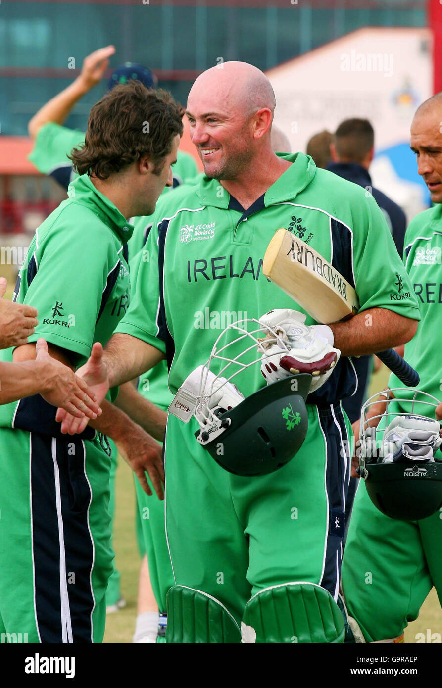 Jeremy Bray in Irlanda si congratula per le sue 41 corse, mentre lascia il campo dopo la vittoria sul Canada nella loro partita di warm-up a St Augustine, Trinidad. Foto Stock