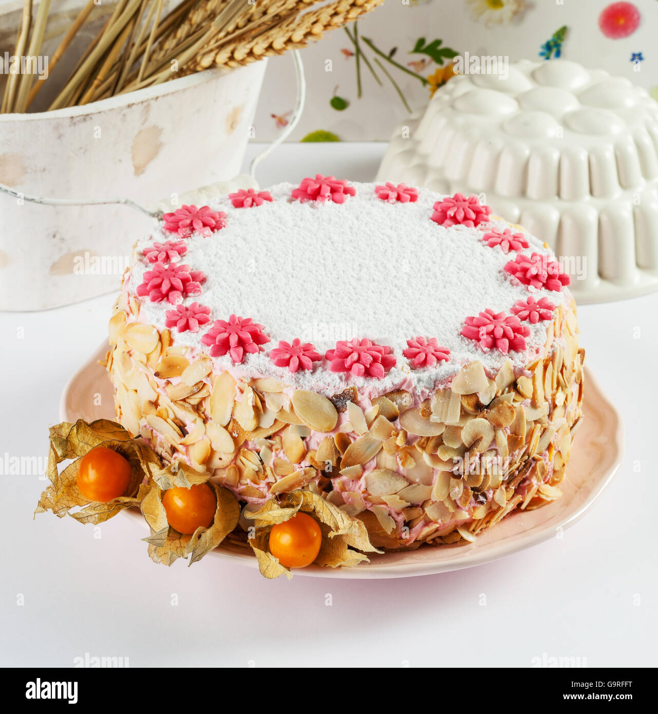 Zuger Kirschtorte è un layer cake dalla città di Zug in Svizzera, aromatizzato con cherry brandy. Foto Stock