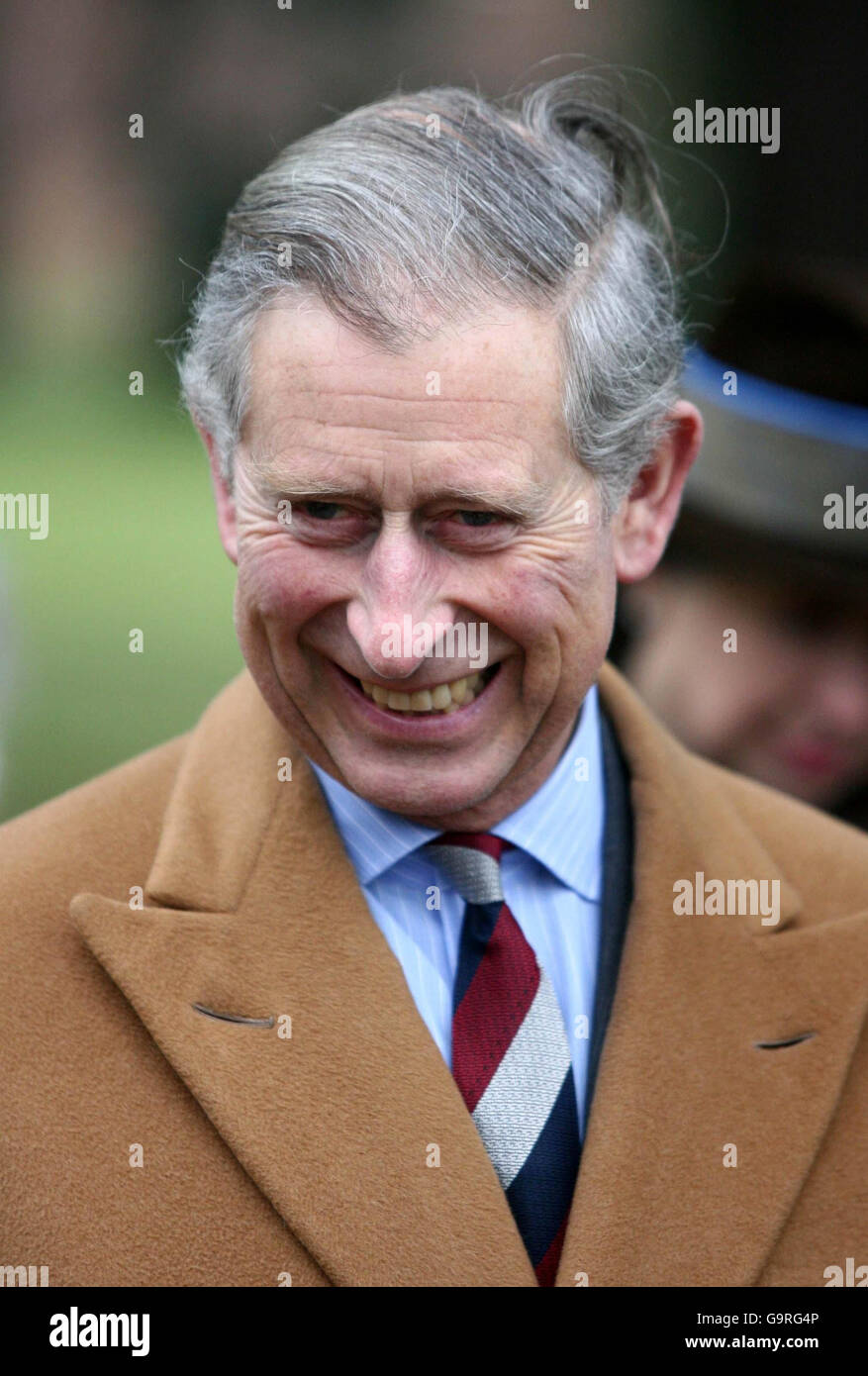 Il Principe di Galles della Gran Bretagna durante una visita al Whiteley Village, a Walton-on-Thames, Surrey. Foto Stock