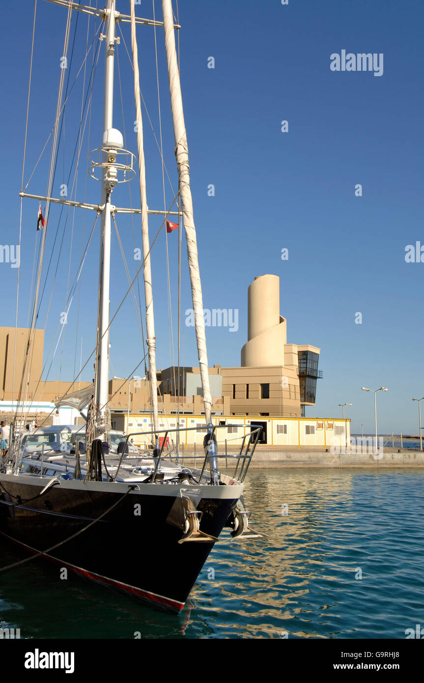 Capitaneria di porto di torre, nave a vela, barca a vela, barca a Port Ghalib, Marsa Alam, Egitto Foto Stock