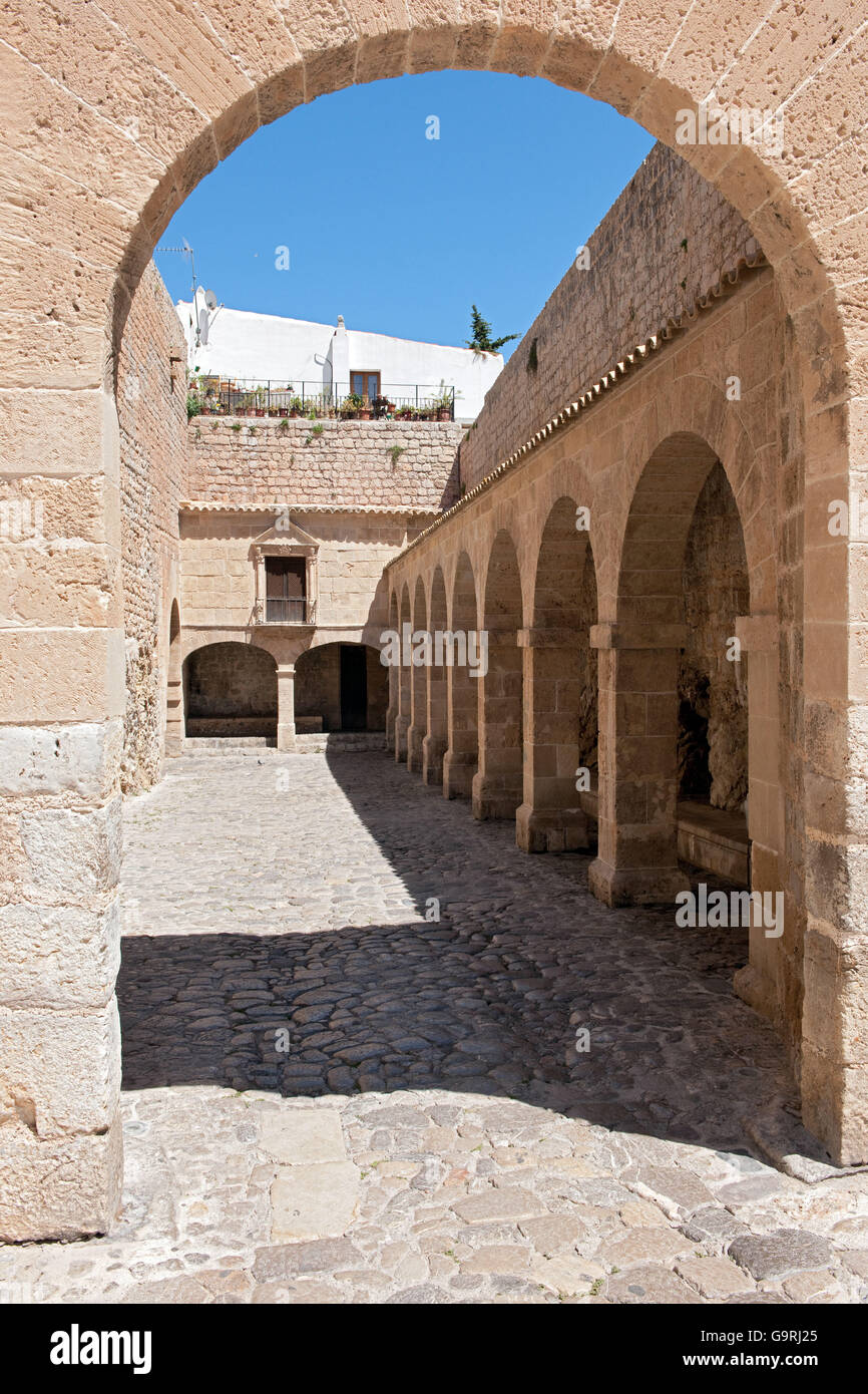 Cancello di ingresso alla città storica di Dalt Vila, Ibiza, Ibiza, isole Baleari, Spagna, Europa / Ibiza Foto Stock