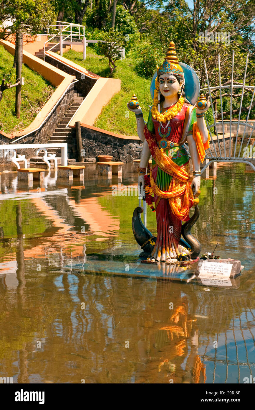 Parvati, moglie di Shiva, Santo Lago indù di Ganga Talao, Grand Bassin, Mauritius, Africa, Oceano Indiano / Ganga Talao Foto Stock