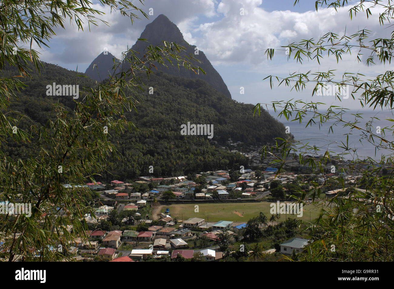 Cricket - ICC Cricket World Cup 2007 - Island views - St Lucia. La gente del posto si diverse a giocare a cricket sull'isola di Santa Lucia Foto Stock
