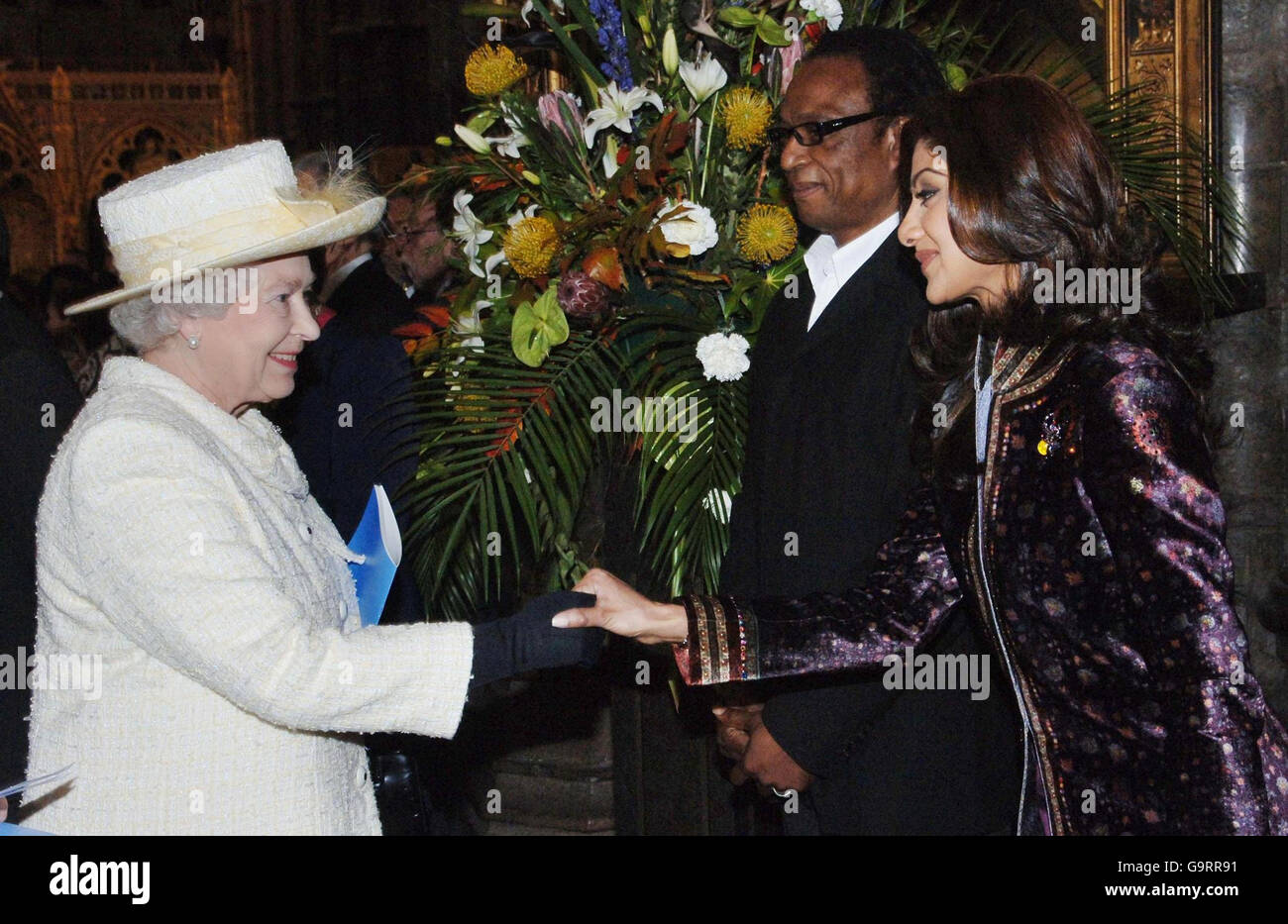 L'attrice di Bollywood e la star del 'Grande Fratello' Shilpa Shetty incontra oggi la Regina all'Abbazia di Westminster a Londra, dove hanno partecipato all'osservanza annuale del Commonwealth Day. Foto Stock