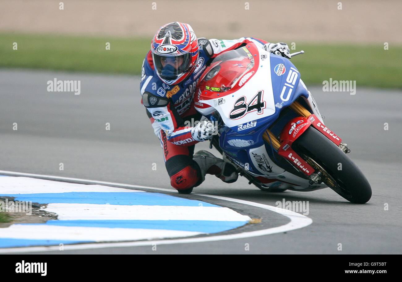 Motociclismo - SBK Superbike World Championship 2007 - Round Three - Donington Park. Michel Fabrizio in azione in Italia Foto Stock