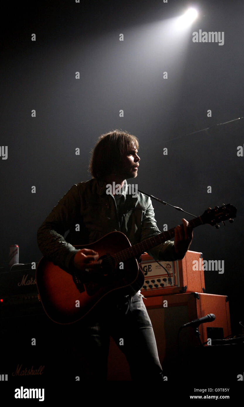 Supergrass si esibisce sul palco all'evento "la voce della schiavitù" - in occasione del bicentenario dell'atto parlamentare britannico per abolire il commercio transatlantico di schiavi - al Forum di Londra nord. Foto Stock