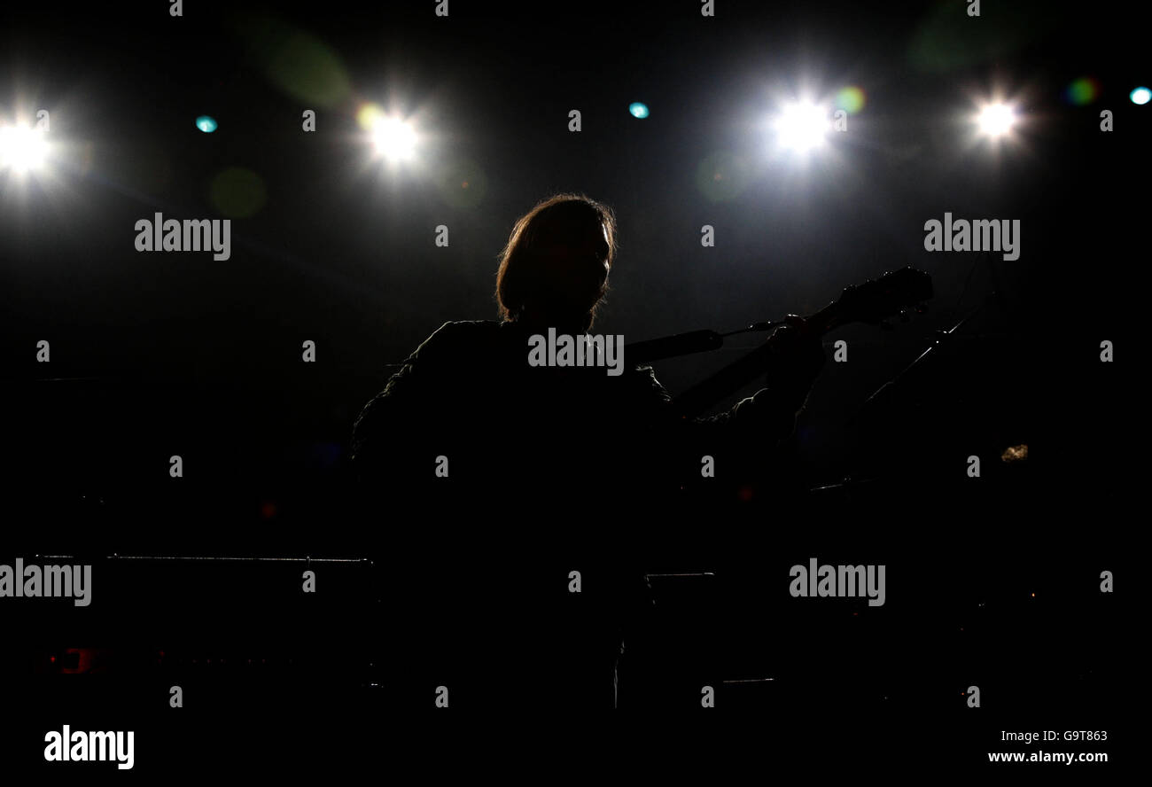 Supergrass si esibisce sul palco all'evento "la voce della schiavitù" - in occasione del bicentenario dell'atto parlamentare britannico per abolire il commercio transatlantico di schiavi - al Forum di Londra nord. Foto Stock