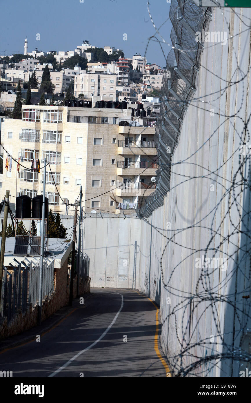 La barriera della Cisgiordania israeliana tra Gerusalemme e Betania (dall'altra parte del muro). Foto Stock