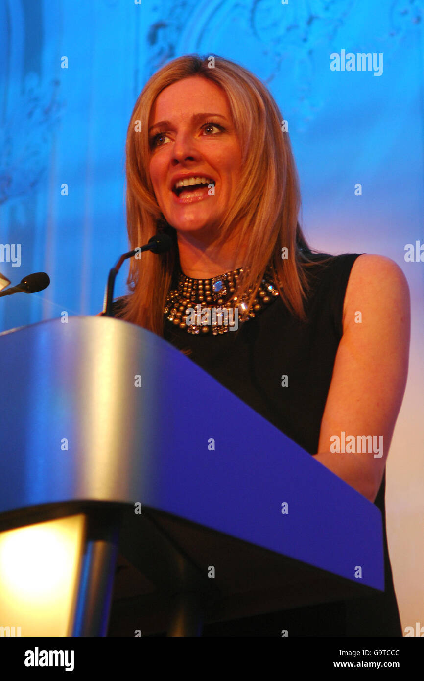 Credete di ottenere una cena di gala - Savoy Hotel. Credete di ottenere con Kelly Holmes e la Youth Sport Trust. Ospite, Gabby Logan Foto Stock