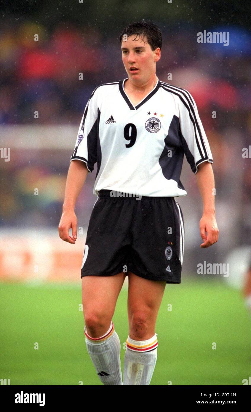 Calcio femminile - Campionato europeo UEFA 2001 - finale - Germania /  Svezia. Birgit Prinz, Germania Foto stock - Alamy