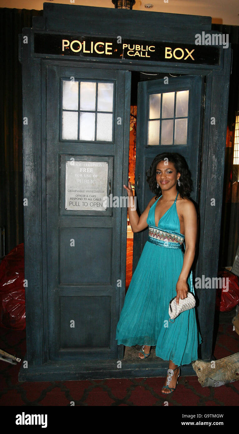 Freema Agyeman arriva per il Gala Screening del Dottor Who Series 3 (TX: Sabato 31 marzo 2007, BBC 1), presso il Mayfair Hotel nel centro di Londra. Foto Stock